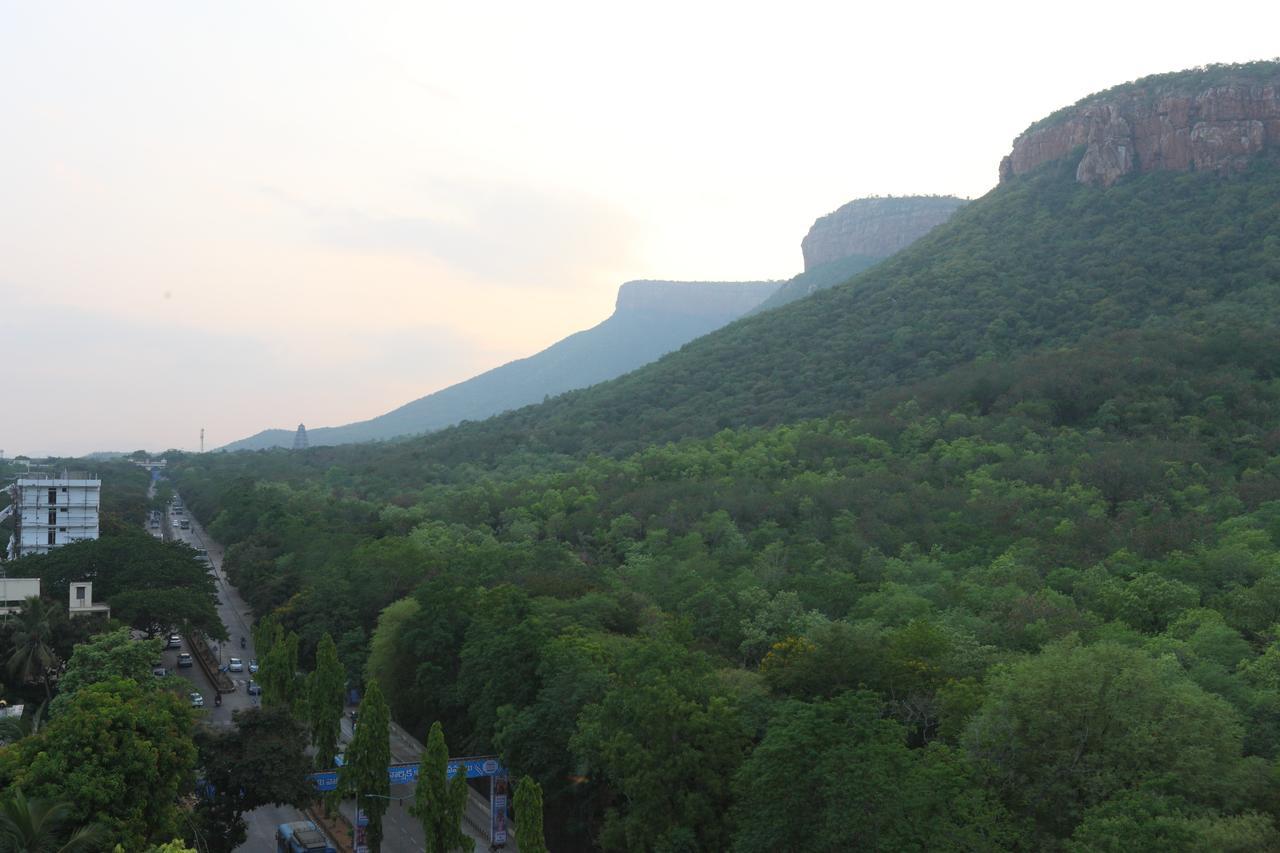 Oyo 15115 Hotel Ramcharan Residency Tirupati Exterior photo